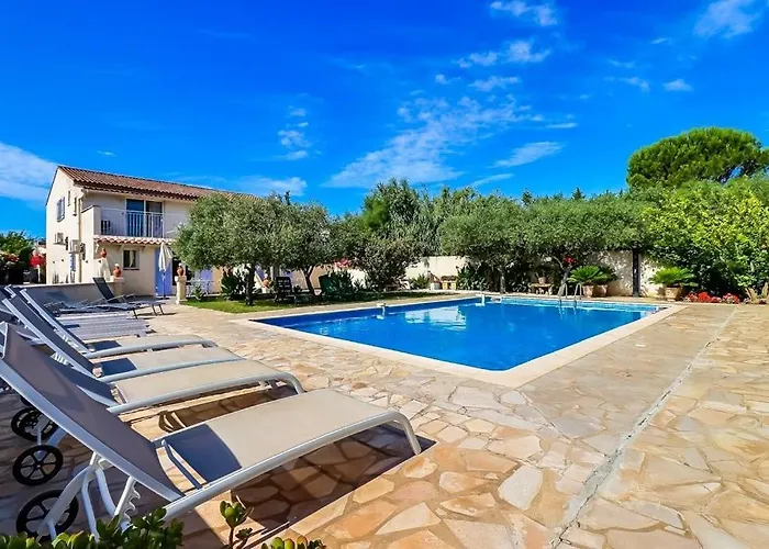 Le Beaucaire 6P - Appt Avec Piscine Partagee
